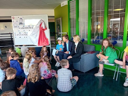 Narodowe Czytanie  z udziałem Pana Antoniego Fałkowskiego, Ambasadora RP w Królestwie Danii i Pani Konsul Joanny Rataj